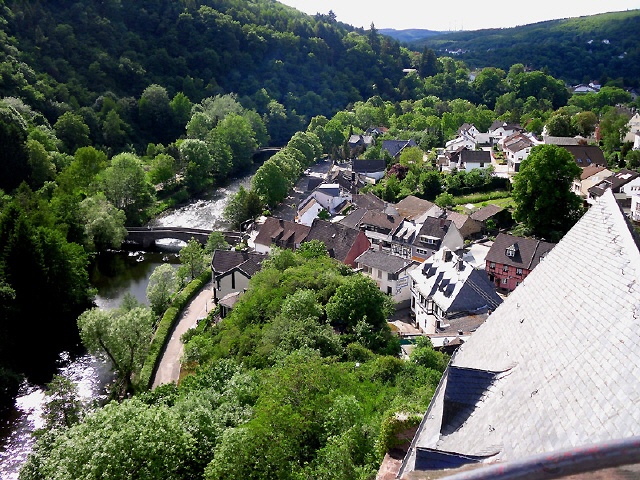 Ausblick von der Burg Hengebach