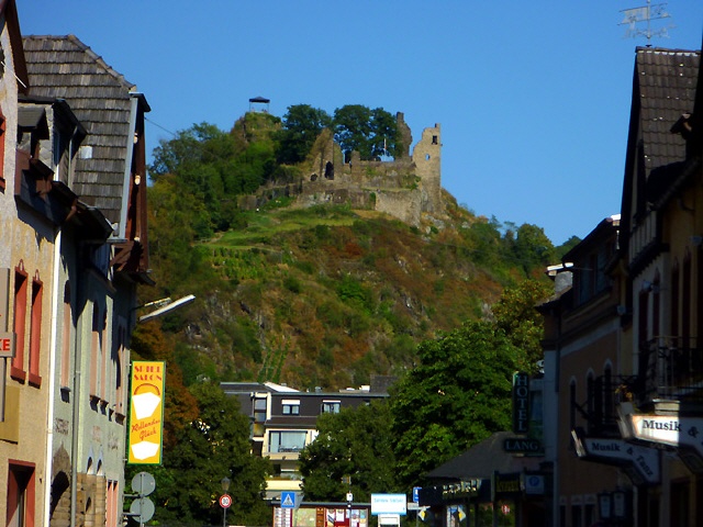 In Altenahr mit Blick auf die Burgruine