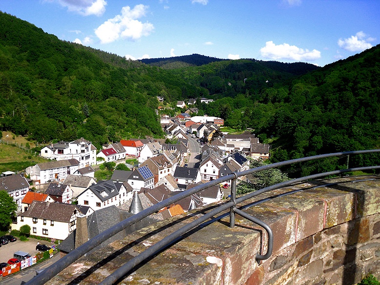 Blick auf Heimbach von der Burg Hengebach